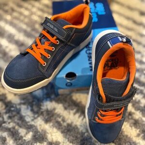 New in Box Stride Rite Boys Size 3 sneakers